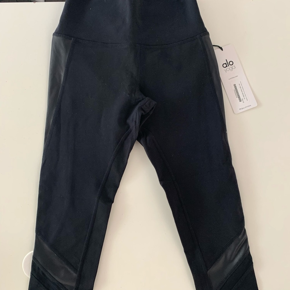 Alo High Waisted Elevate Capri Leggings